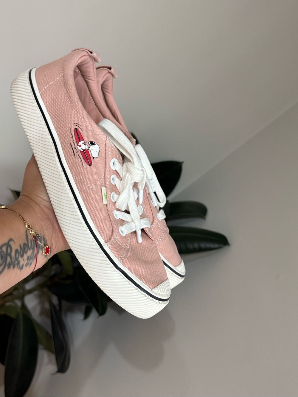 Cariuma x Peanuts Snoopy Pink Canvas Sneakers Women’s Size 9 Surf Shoes
